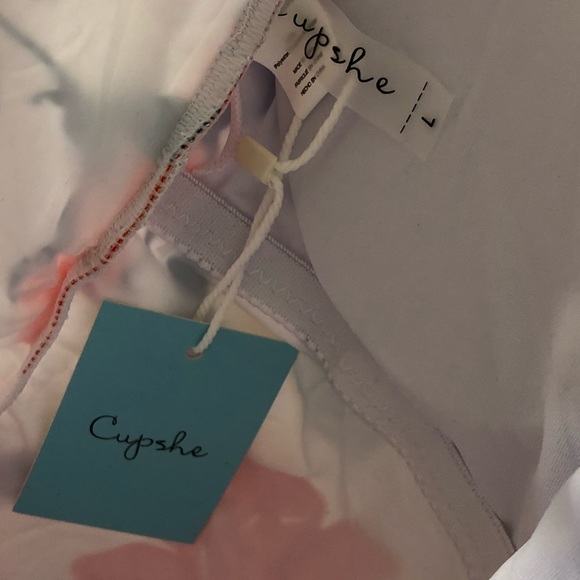 CUPSHE One Piece Swimsuit, Size Large! - Picture 3 of 3